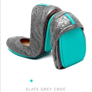 Grey croc Tieks. very good condition. Size 9